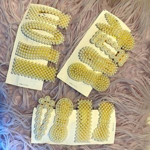 Hair clips. BRAND NEW never used it. Shiny and pretty.